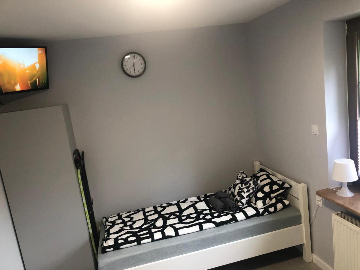 Klimatyzowane Apartamenty I Pokoje Przy Targach Kielce Exteriör bild
