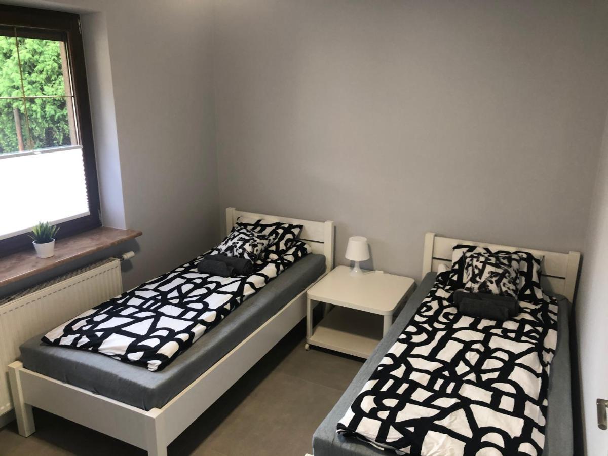 Klimatyzowane Apartamenty I Pokoje Przy Targach Kielce Exteriör bild