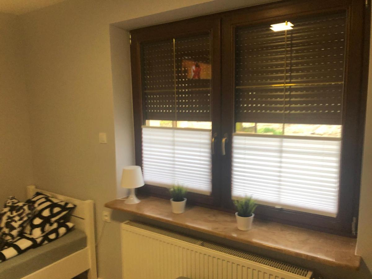 Klimatyzowane Apartamenty I Pokoje Przy Targach Kielce Exteriör bild