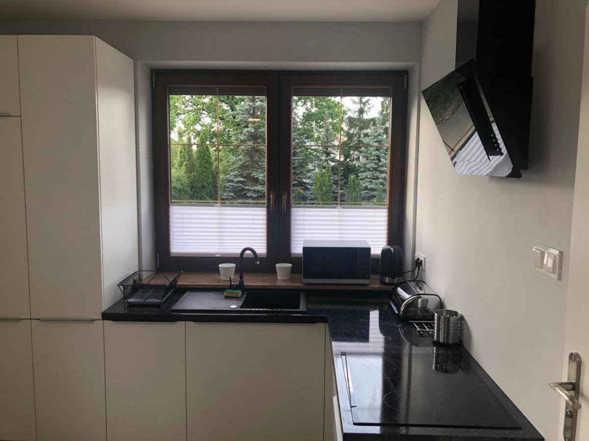 Klimatyzowane Apartamenty I Pokoje Przy Targach Kielce Exteriör bild