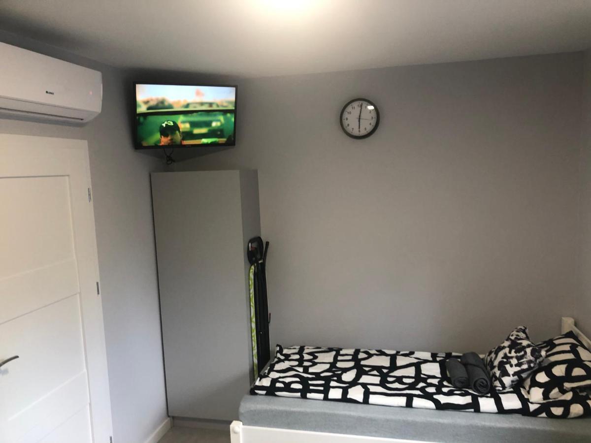Klimatyzowane Apartamenty I Pokoje Przy Targach Kielce Exteriör bild