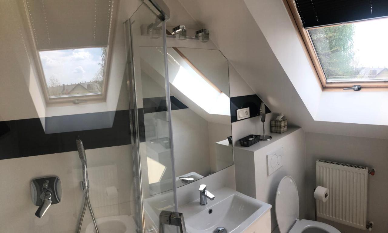 Klimatyzowane Apartamenty I Pokoje Przy Targach Kielce Exteriör bild