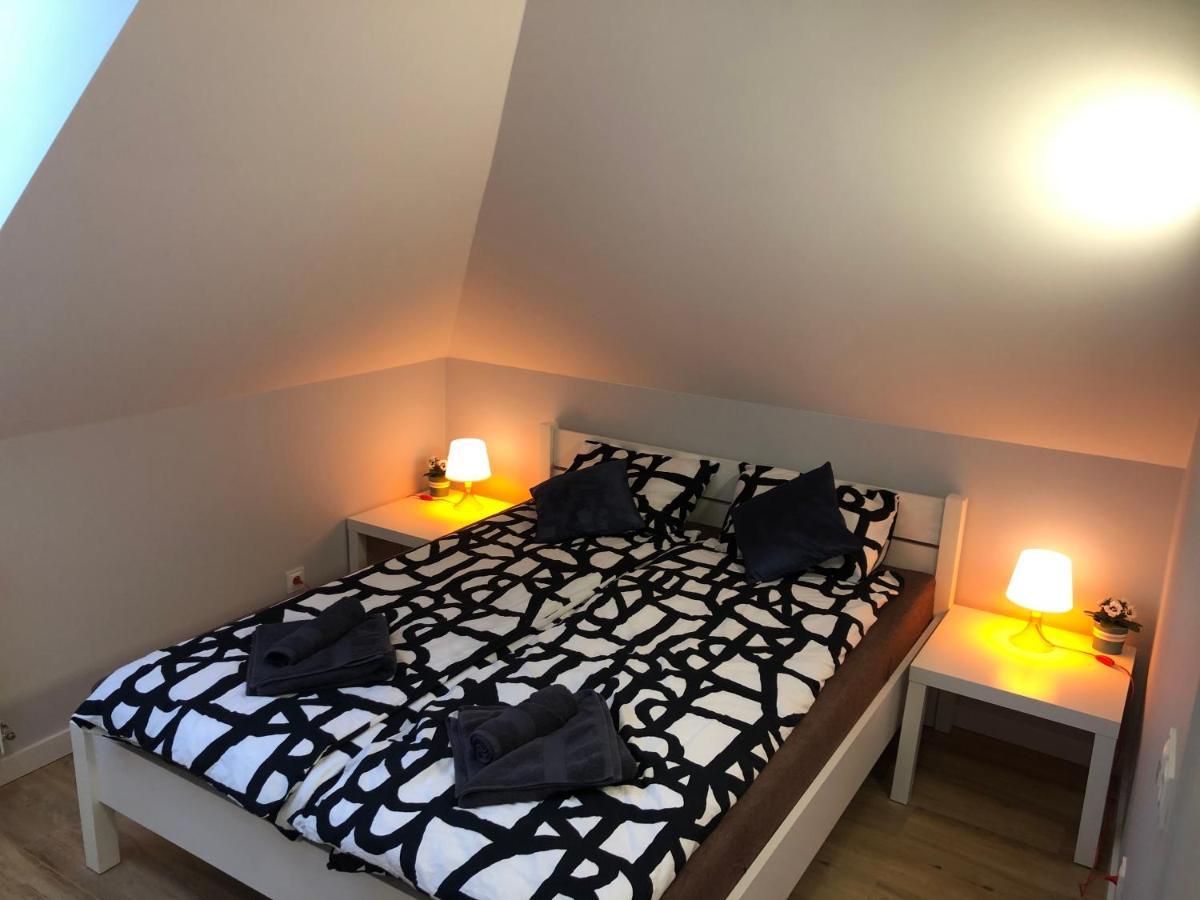 Klimatyzowane Apartamenty I Pokoje Przy Targach Kielce Exteriör bild